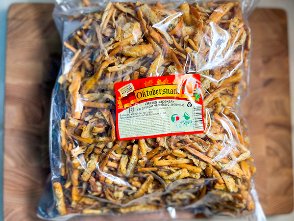 Нитка ЖАРЕНАЯ "Чеснок с зеленью" Oktobersnack 1 кг (сырный продукт) в Вологде
